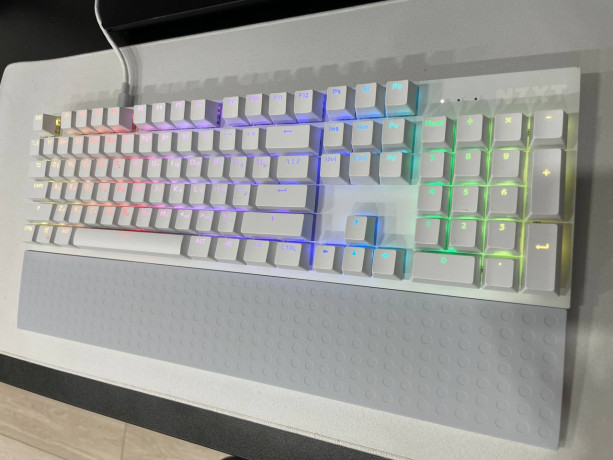 prodaiu-soversenno-novuiu-mexaniceskuiu-klaviaturu-nzxt-function-2-big-3