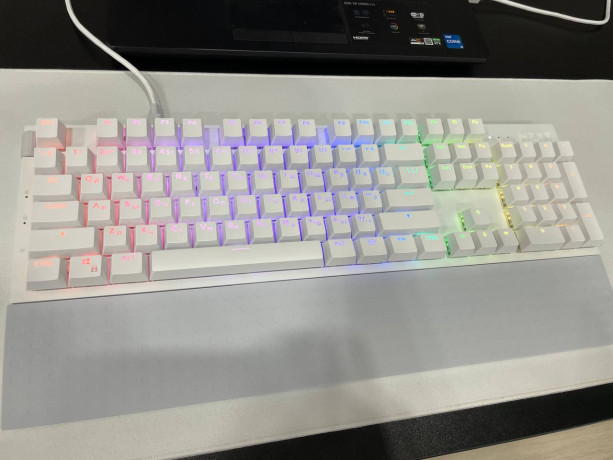 prodaiu-soversenno-novuiu-mexaniceskuiu-klaviaturu-nzxt-function-2-big-4