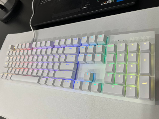 prodaiu-soversenno-novuiu-mexaniceskuiu-klaviaturu-nzxt-function-2-big-2