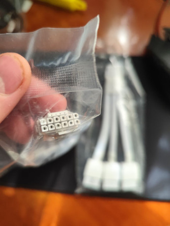 prodam-perexodniki-belye-12vhpwr-na-3-po-8pin-dlia-40805080-big-1