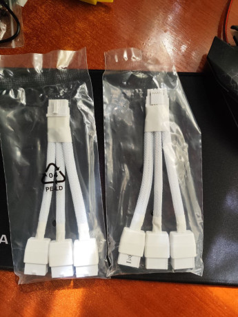 prodam-perexodniki-belye-12vhpwr-na-3-po-8pin-dlia-40805080-big-0
