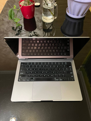 prodaiu-macbook-pro-14-m1-pro-32512-big-4