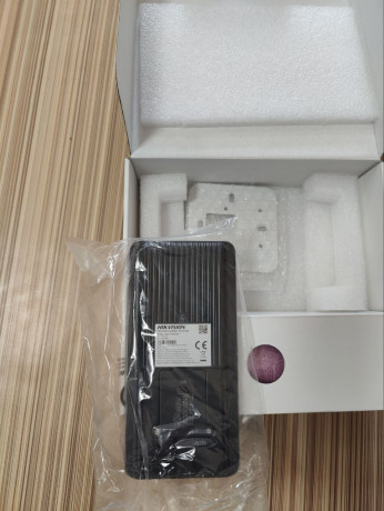 novyi-terminal-dostupa-s-raspoznavaniem-lic-hikvision-ds-k1t341amf-big-0