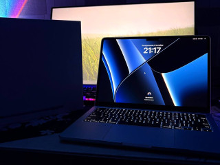 macbook-air-m4-136-sky-blue