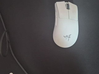 prodam-mysku-razer-deathadder-v3-pro