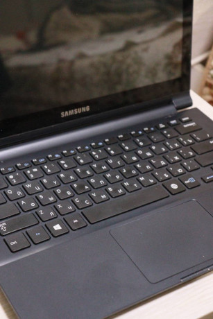prodaiu-legkii-i-udobnyi-noutbuk-s-sensornym-displeem-samsung-ativ-book-9-lite-otlicno-podoidet-dlia-big-2
