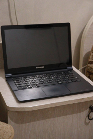 prodaiu-legkii-i-udobnyi-noutbuk-s-sensornym-displeem-samsung-ativ-book-9-lite-otlicno-podoidet-dlia-big-0