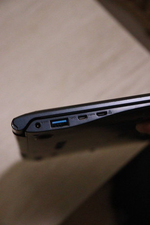 prodaiu-legkii-i-udobnyi-noutbuk-s-sensornym-displeem-samsung-ativ-book-9-lite-otlicno-podoidet-dlia-big-4