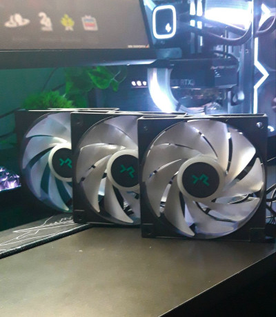 prodam-3-ventiliatora-ot-vodianki-deepcool-maksimalnaia-skorost-2300rpm-big-0