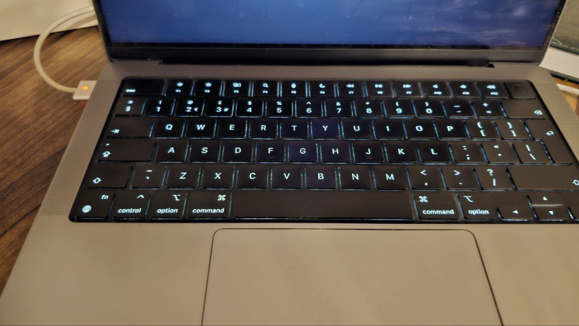 macbook-pro-m1pro-14-big-1