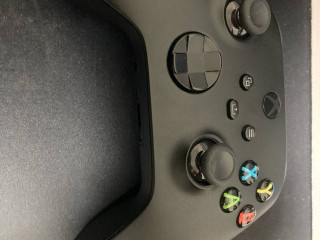 prodaiu-geimpad-xbox-bez-korobki-pokupal-nedeliu-polzovalsia