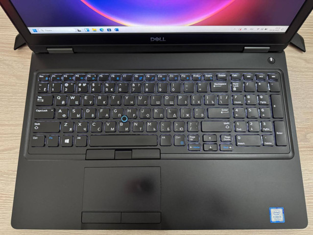 prodaiu-ofisnyi-noutbuk-dell-latitude-5590-big-1