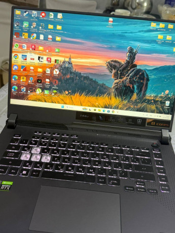 noutbuk-asus-rog-strix-big-1