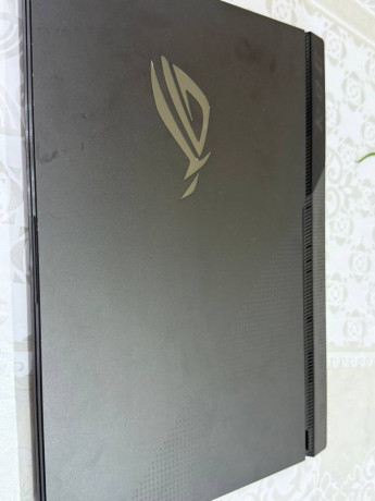 noutbuk-asus-rog-strix-big-0