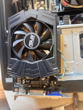 asus-gtx-750-s-plomboi-v-robocem-sostoianii-10000-big-2