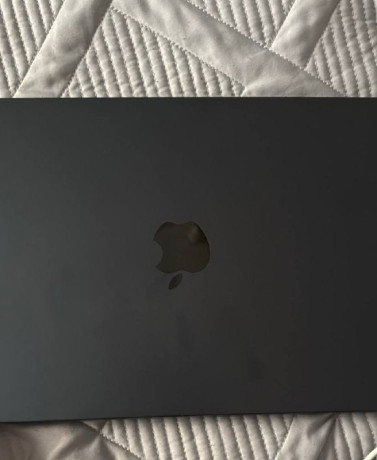almaty-apple-macbook-air-a2681-100akb-big-0