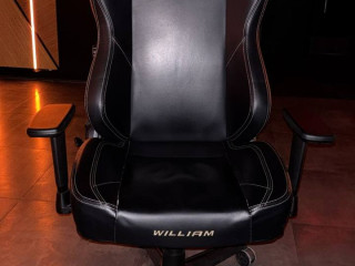 igrovye-kresla-dxracer-v-ocen-xorosem-sostoianii