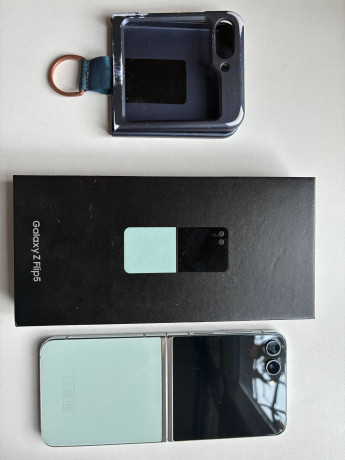 smartfon-samsung-z-flip5-512gb-miatnyi-polnyi-komplekt-s-kabelem-zariadki-korobkoi-i-cexlom-v-poda-big-4