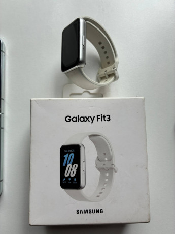 smartfon-samsung-z-flip5-512gb-miatnyi-polnyi-komplekt-s-kabelem-zariadki-korobkoi-i-cexlom-v-poda-big-2