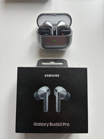 smartfon-samsung-z-flip5-512gb-miatnyi-polnyi-komplekt-s-kabelem-zariadki-korobkoi-i-cexlom-v-poda-big-1