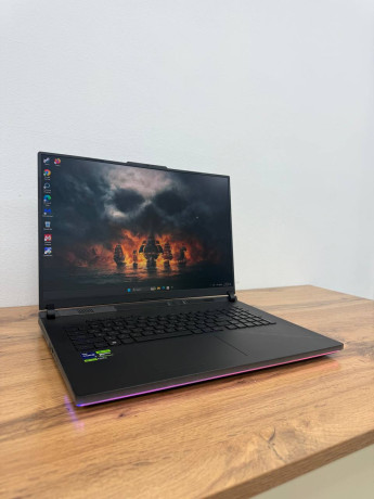 noutbuk-asus-rog-strix-scar-18-g834jy-90nr0cg1-m004n0-big-0