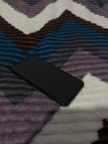 iphone-11-pro-max-v-ocen-xorosem-sostoianii-ucityvaia-cto-telefon-vysel-v-2019-godu-menialos-displei-big-3