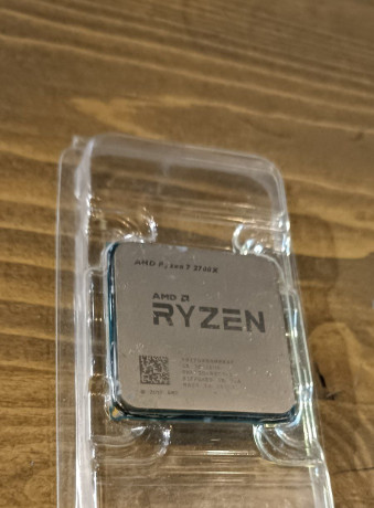 prodam-amd-ryzen-7-2700x-big-1