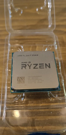 prodam-amd-ryzen-7-2700x-big-0