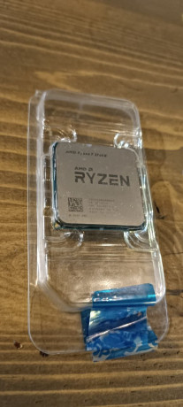 prodam-amd-ryzen-7-2700x-big-1