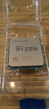 prodam-amd-ryzen-7-2700x-big-0