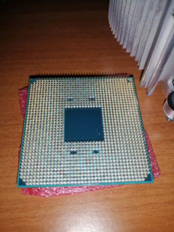 prodam-amd-ryzen-2600x-big-0