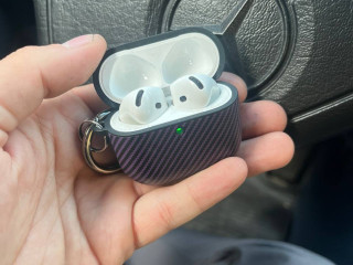 prodam-airpods-4-25k-est-carapiny-na-korpuse-na-rabotu-ne-vliiaiut-skidka-budet-ne-znacitelnaia