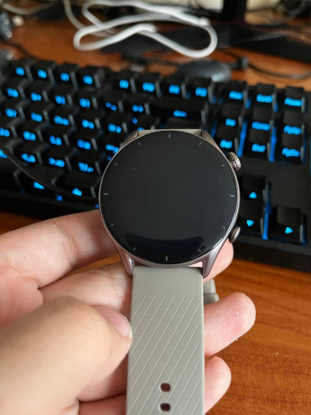 casy-amazfit-gtr-3-v-xorosem-sostoianii-est-melkaia-nezametnaia-carapina-na-ekrane-v-komplekte-s-kor-big-1