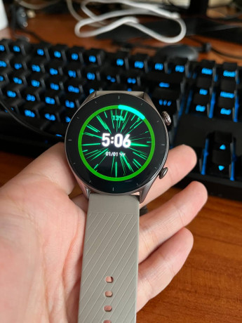 casy-amazfit-gtr-3-v-xorosem-sostoianii-est-melkaia-nezametnaia-carapina-na-ekrane-v-komplekte-s-kor-big-0