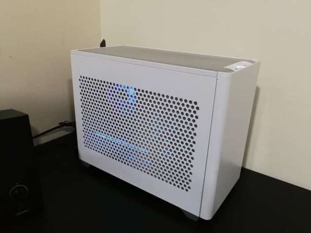 prodam-itx-korpus-coolermaster-nr200p-steklo-sleif-korobka-est-vrode-est-kozux-dlia-atx-blokov-big-1