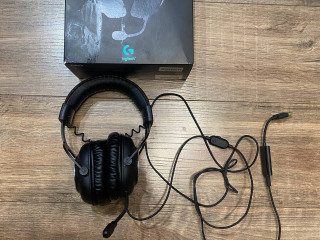 nausniki-logitech-g-pro-otlicnoe-sostoianie-tolko-ambusiury-stertye-vse-v-komplekte-est-i-sama-korob