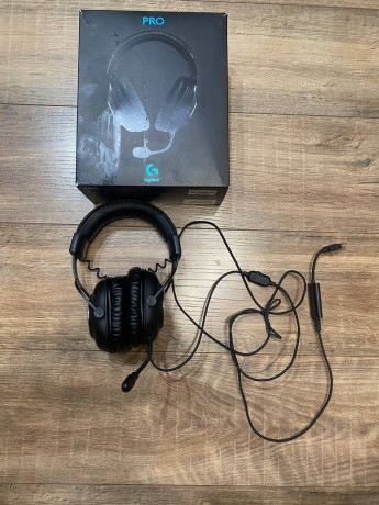 nausniki-logitech-g-pro-otlicnoe-sostoianie-tolko-ambusiury-stertye-vse-v-komplekte-est-i-sama-korob-big-0