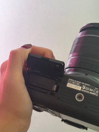 canon-eos-1100d-vse-v-komplekte-zariadka-fleska-big-2