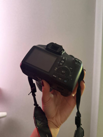 canon-eos-1100d-vse-v-komplekte-zariadka-fleska-big-1
