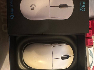 myska-logitech-g-superlihgt-x