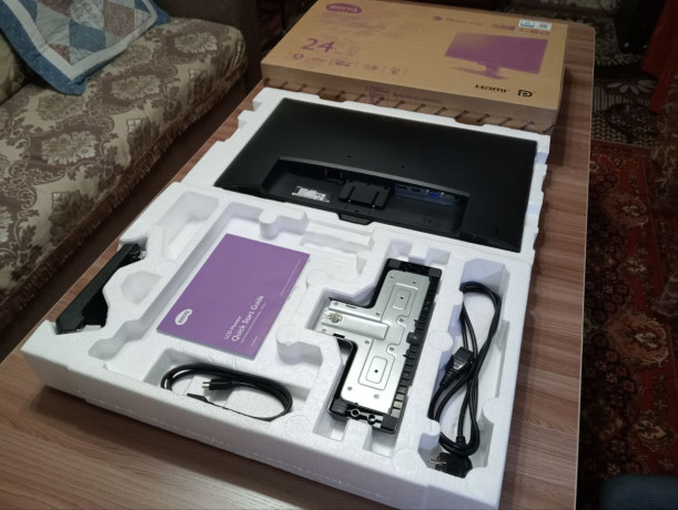 v-nalicii-12-monitorov-benq-gw2480-so-vstroennymi-kolonkami-big-1