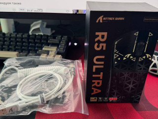 igrovaia-mys-besprovodnaia-attack-shark-r5-ultra-8k-novaia-legkaia-39-gramm-polnyi-komplekt-bez-obm