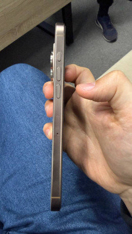 zdravstvuite-prodaiu-svoi-iphone-16-pro-max-256gb-akkumuliator-100-sostoianie-otlicnoe-polnyi-kom-big-3