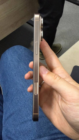 zdravstvuite-prodaiu-svoi-iphone-16-pro-max-256gb-akkumuliator-100-sostoianie-otlicnoe-polnyi-kom-big-1