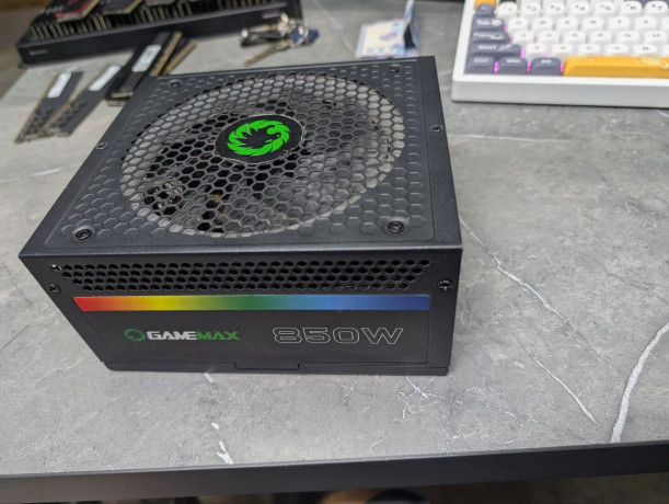blok-pitaniia-gamemax-850w-big-0