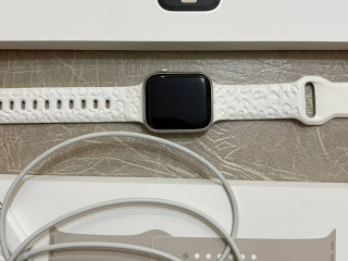 apple-watch-se-40-mm-aliuminii