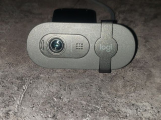 prodaiu-buu-veb-kameru-logitech-brio100