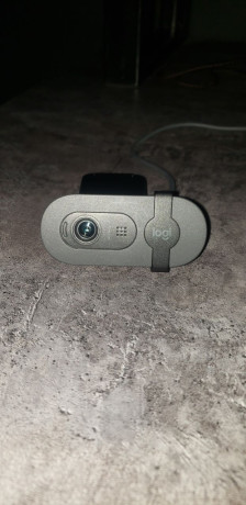 prodaiu-buu-veb-kameru-logitech-brio100-big-0