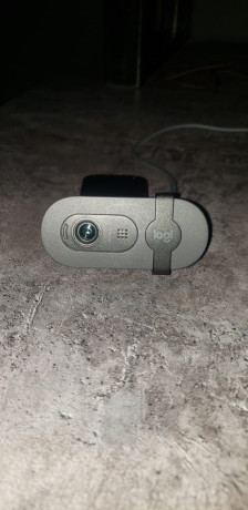 prodam-veb-kamepy-logitech-brio-100-full-hd-1080p-30-kadrov-v-sekundu-bez-korobki-kartinka-otlicna-big-0