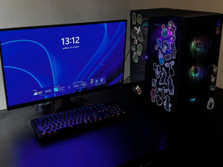 kompiuter-v-sborke-monitor-i-klaviaturu